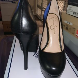 Jessica Simpson black pumps